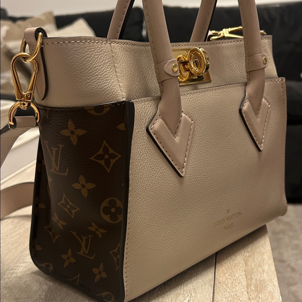 Louis Vuitton On my Side PM Greige - Picture 2 of 13